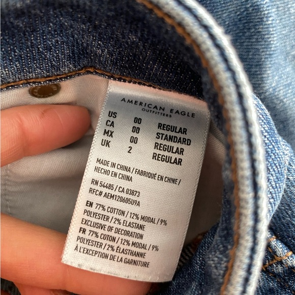 AMERICAN Eagle Distressed Raw Hem Medium Wash Mom Jean Size 00 23 1/2” - Picture 7 of 8